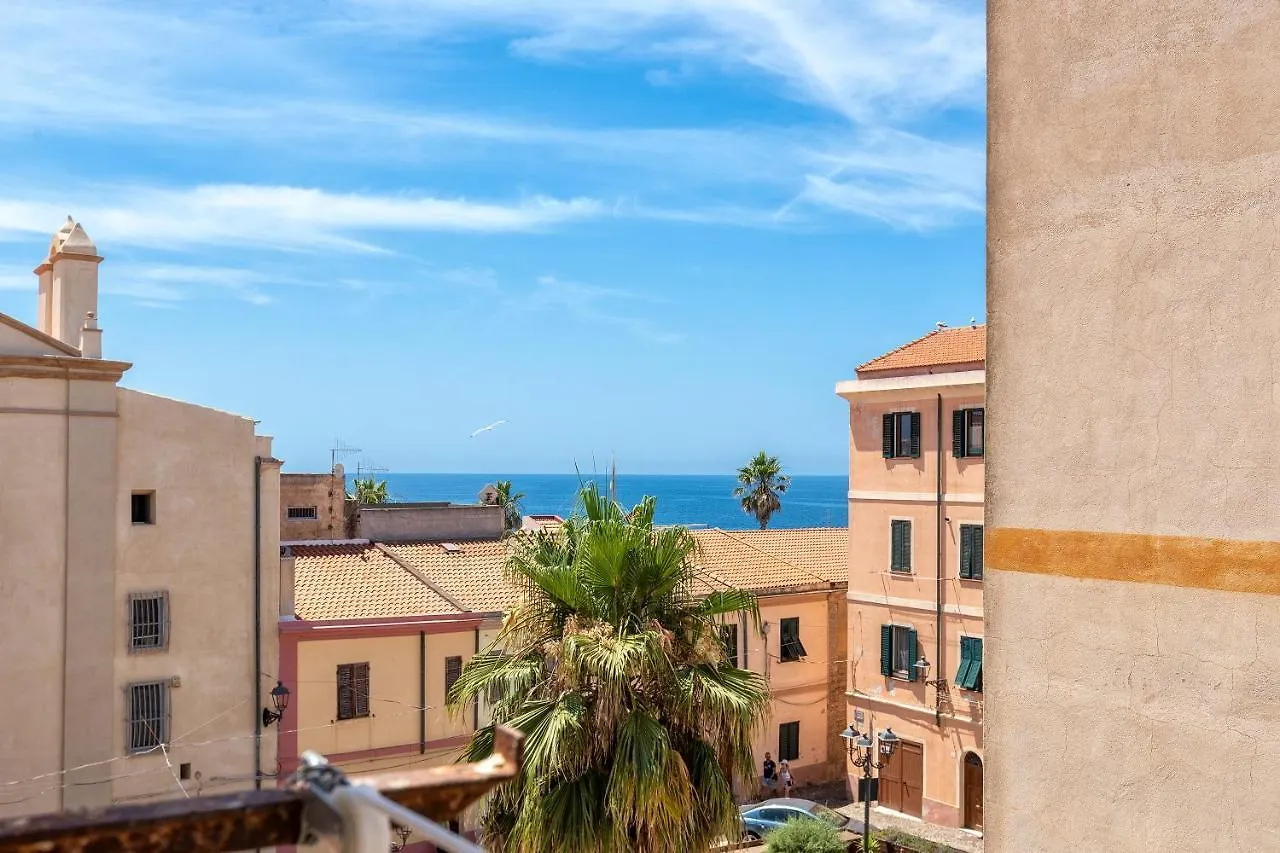 Old Town Beauty 2 Daire Alghero